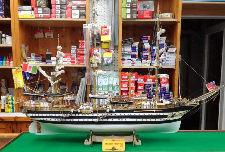 SCATOLA DI MONTAGGIO NAVE SCUOLA DELLA MARINA ITALIANA AMERIGO VESPUCC –  omnimodellismo