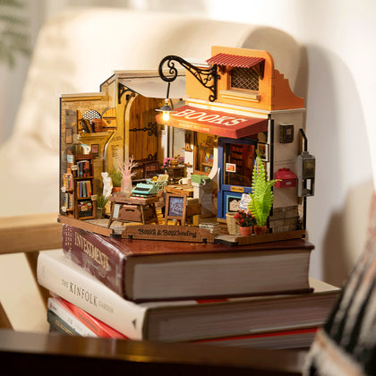 MINIATURE HOUSE CORNER BOOKSTORE